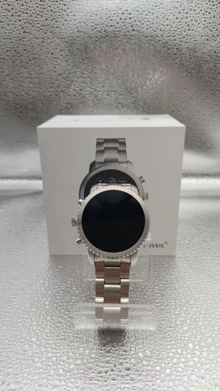 FOSSIL 型番：FTW4000 スマートウォッチ