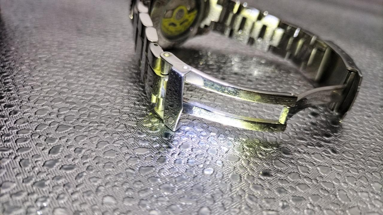 Invictaの自動巻き腕時計になります。 INVICTA|自動巻き腕時計|【ハードオフ公式通販】オフモール