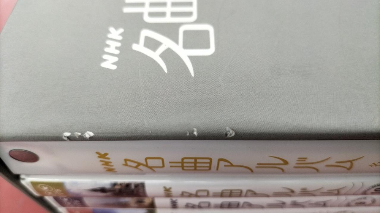 箱にキズあり