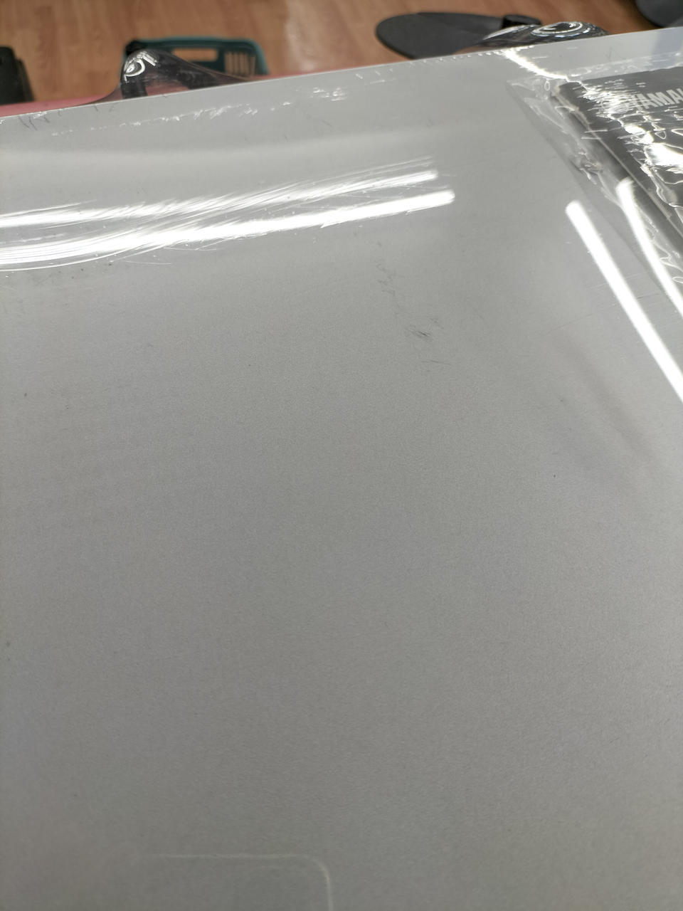 表面キズあり
