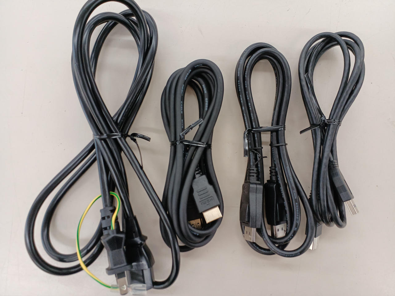 付属ケーブルは写真限りとなります！