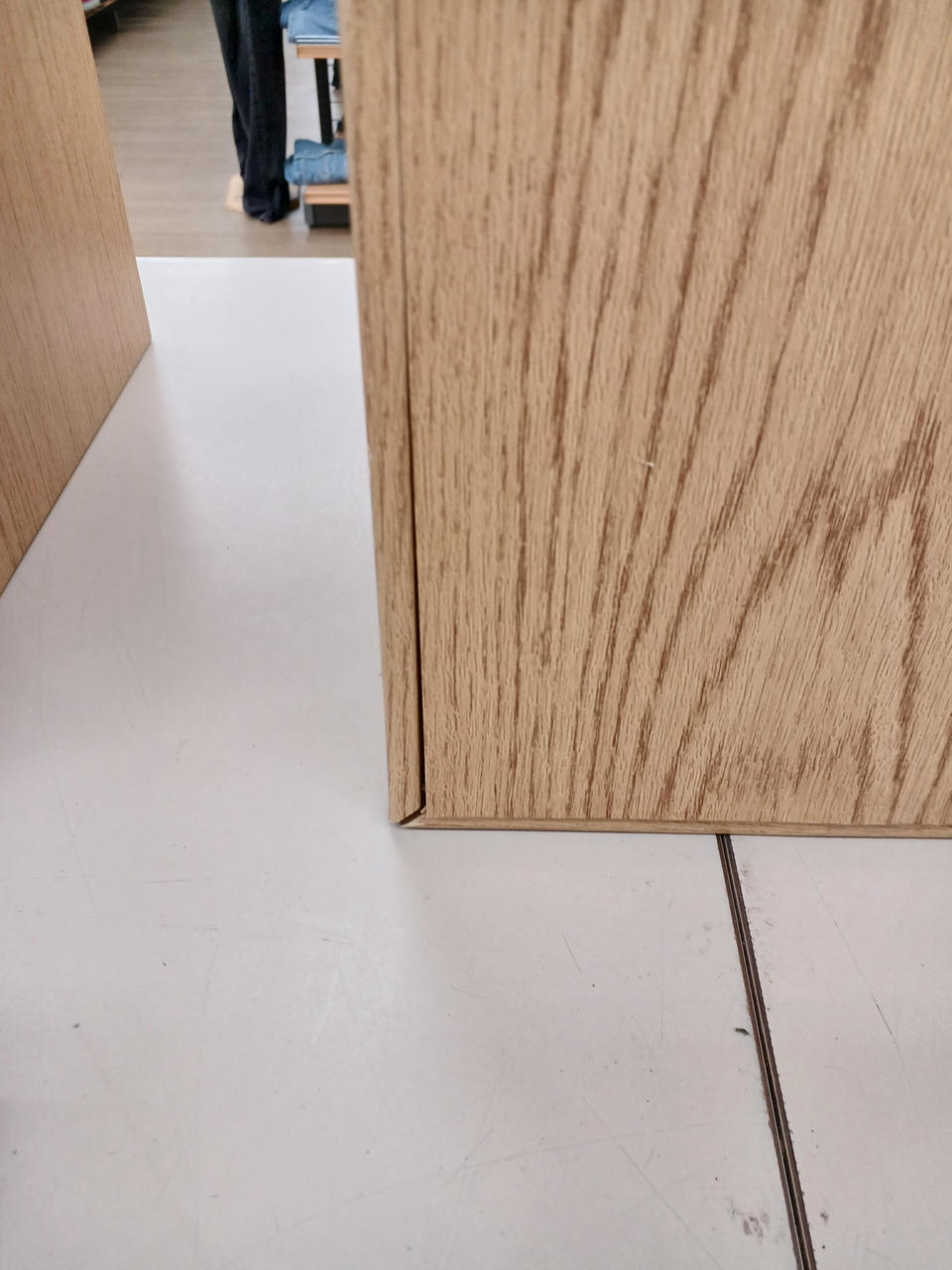 片側下部エンクロージャにヒビあり