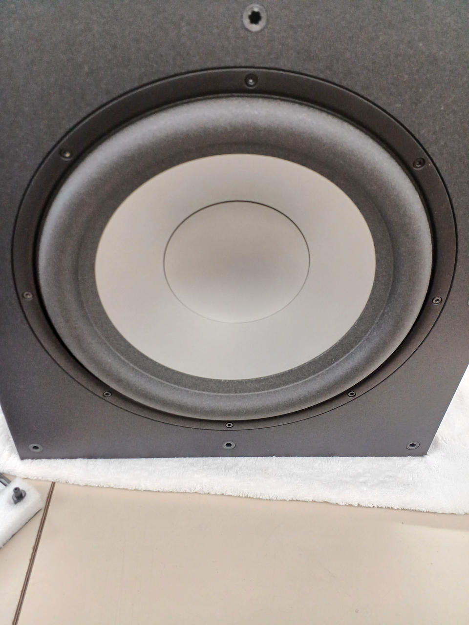 ウーハーは目立つ傷みありません