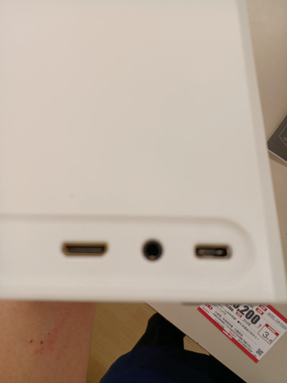 外部出力用ミニHDMIケーブル付属せず