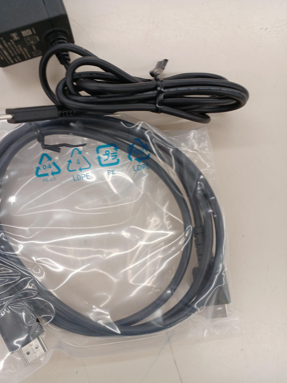 HDMI ケーブル未使用