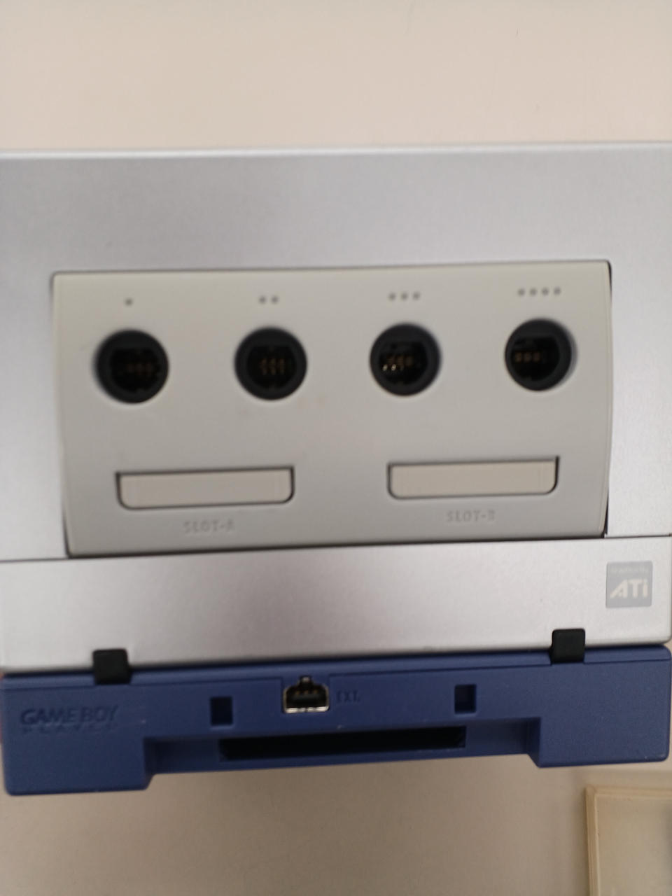 差し込み部分変色があります