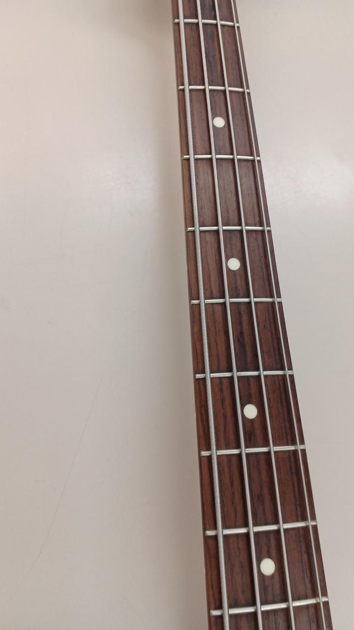 ネックは僅かに順反り