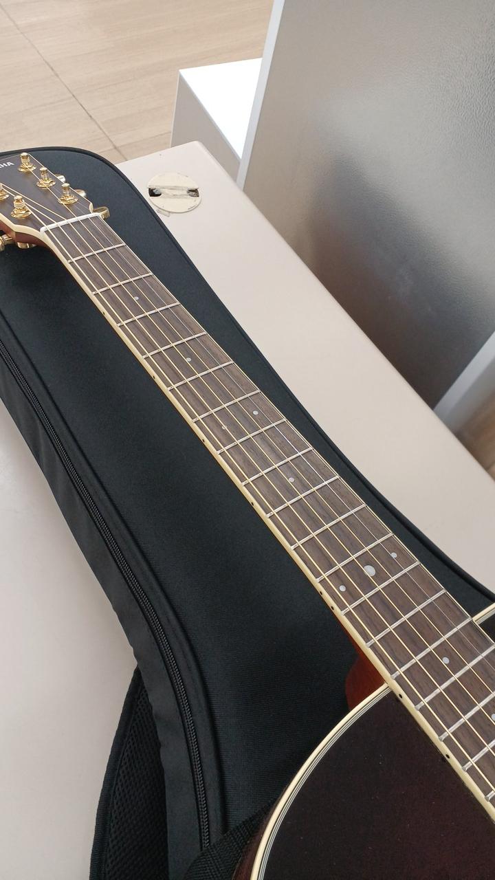 ネックはほぼストレート、ロッド余裕あり