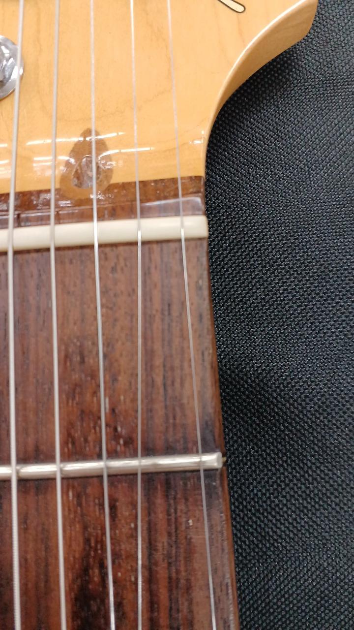 分かりにくいですかフレット溝状に減り