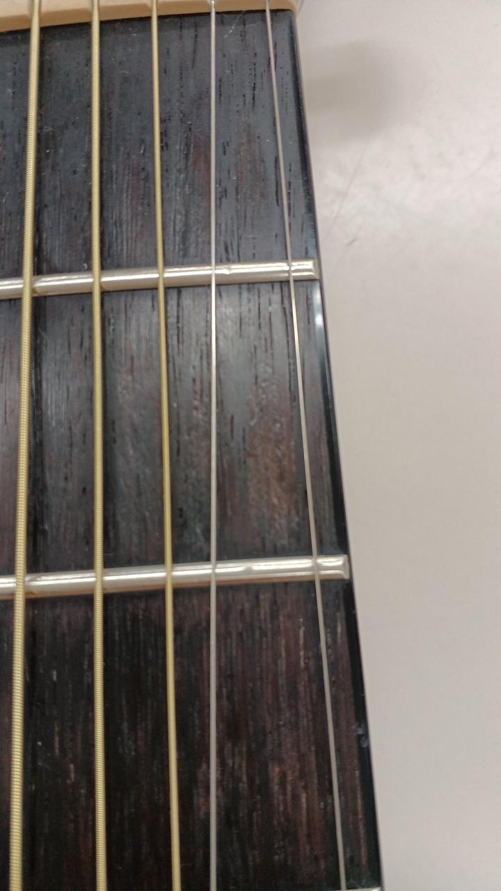 フレット溝状の減りあり