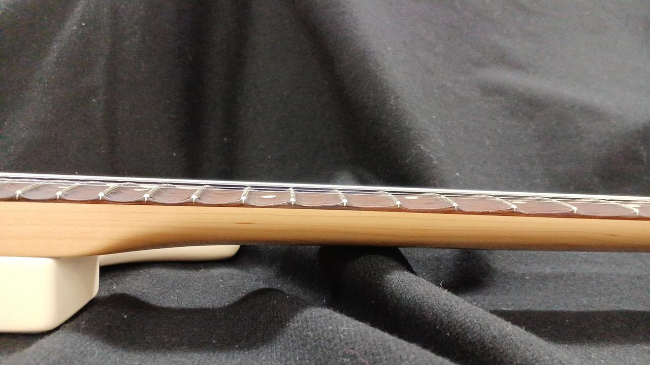 ネック波打っているように見えます