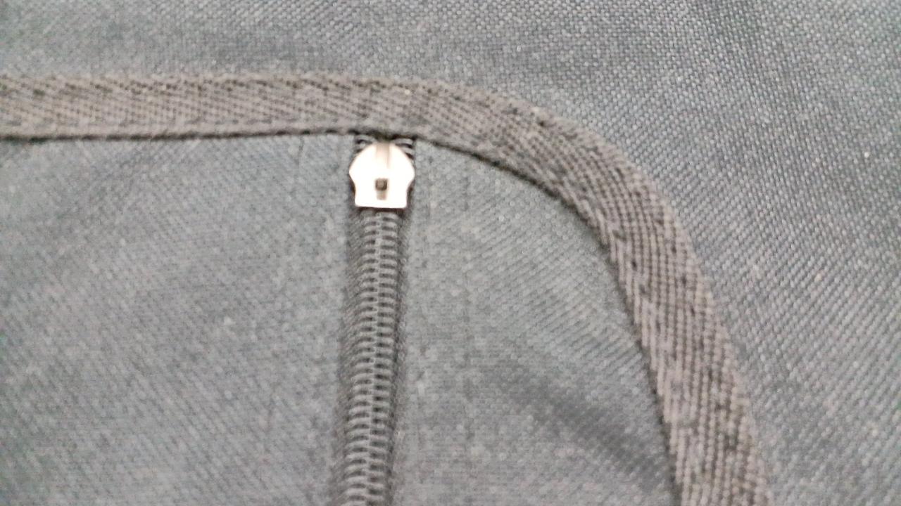 ファスナー欠損あり