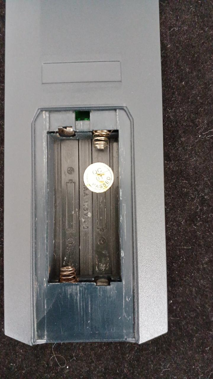 分かりにくいですが電池部金具に錆びあり