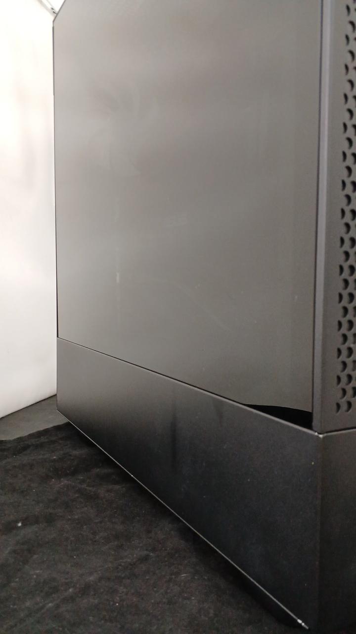 反射で分かりにくいですが透明パネルです。