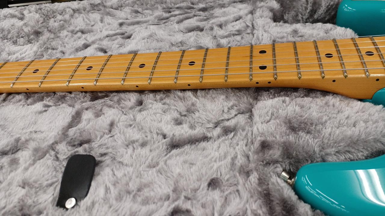 フレット僅かに減り始めています