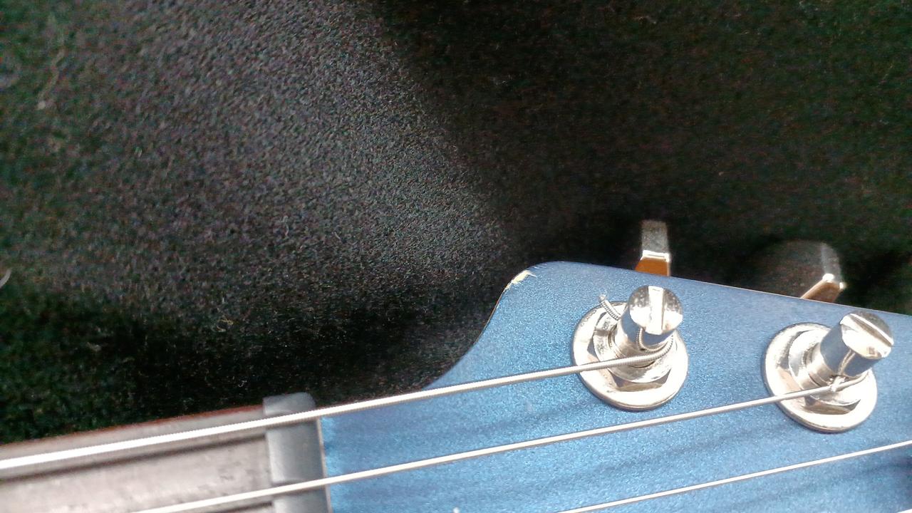 ヘッドにキズあり。