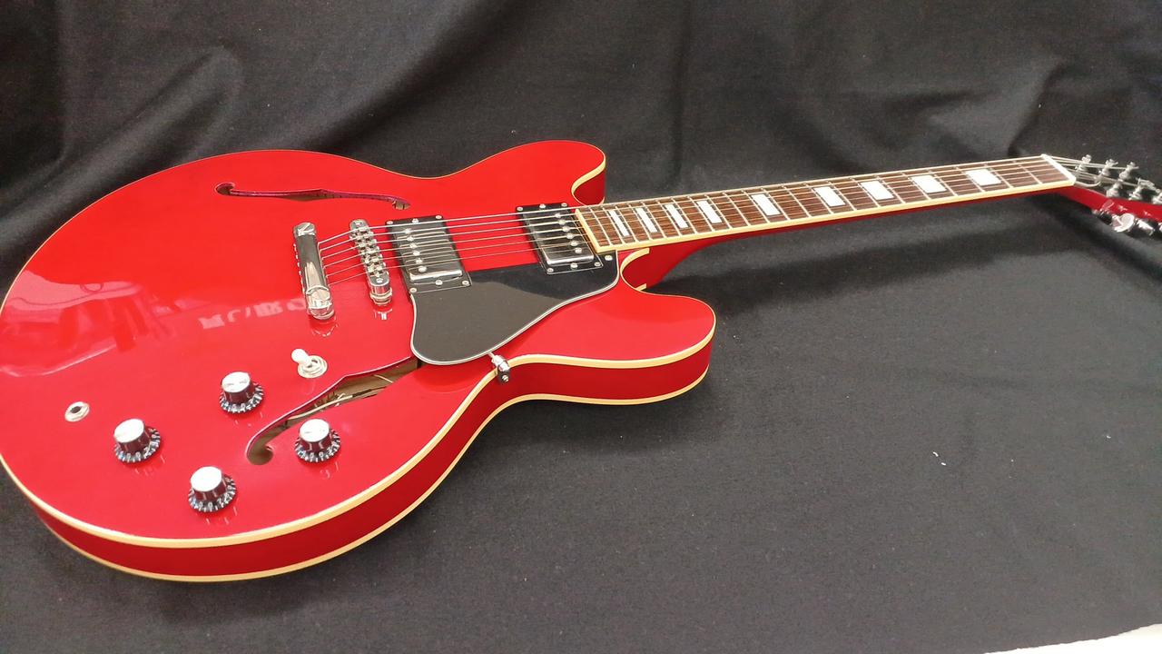 ところどころ目立つキズがあります。