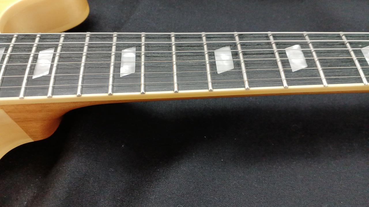 ネックはほぼストレート、ロッド余裕あり。