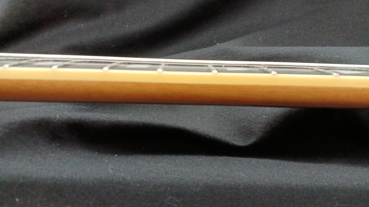 フレットほとんど減っていません。