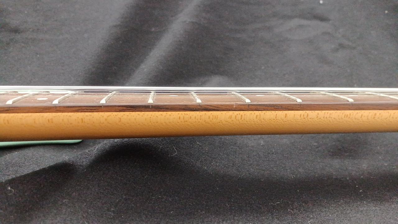 フレット僅かに減り始めています