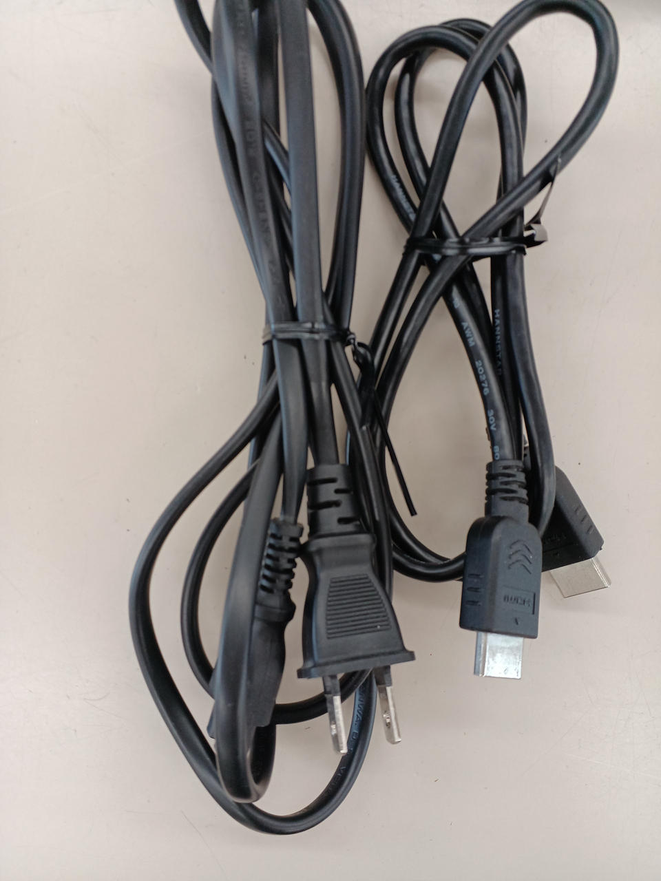 AV は HDMI ケーブルのみ