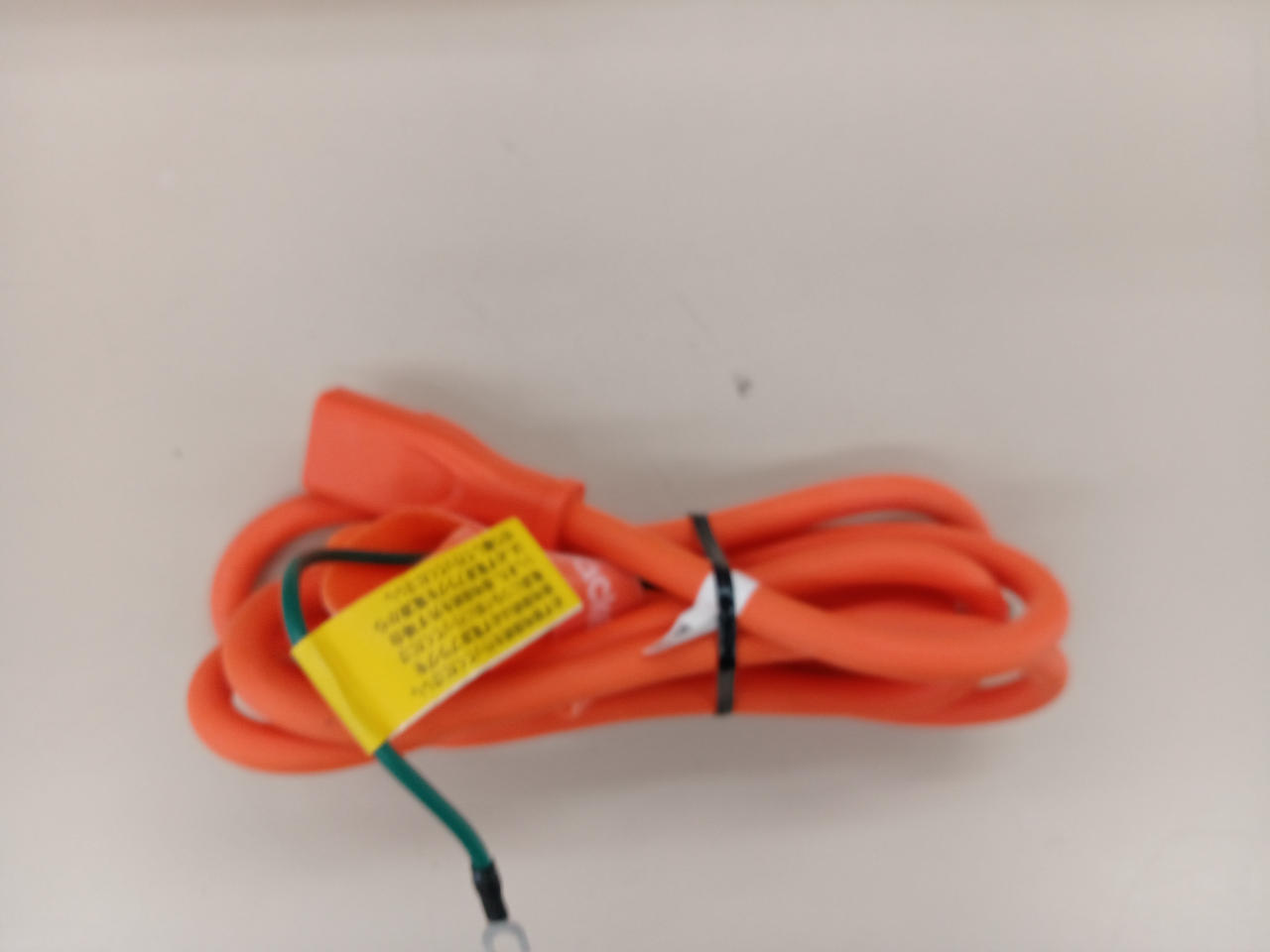 付属の電源ケーブルのみ