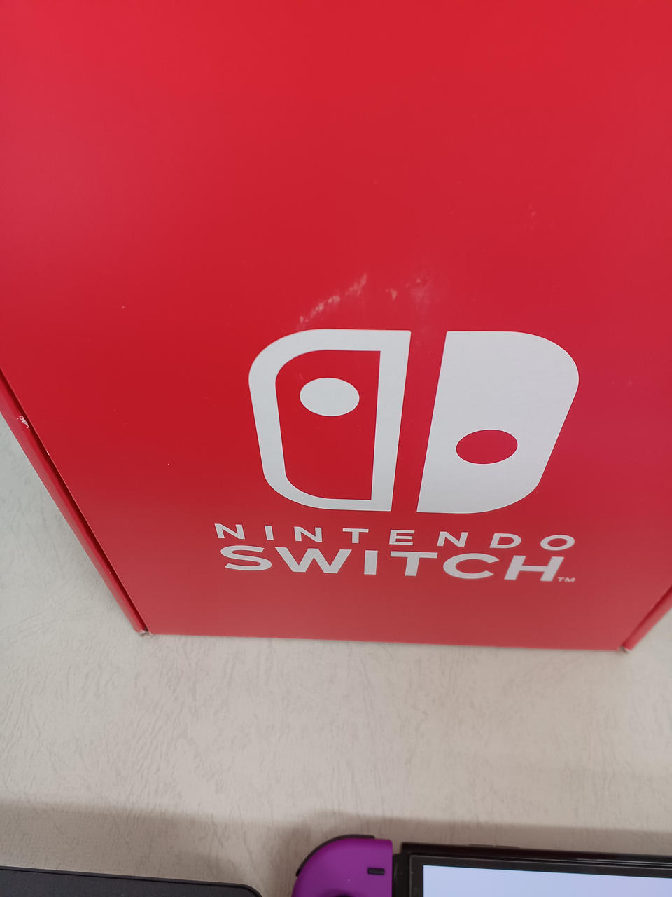 箱に擦り傷あり