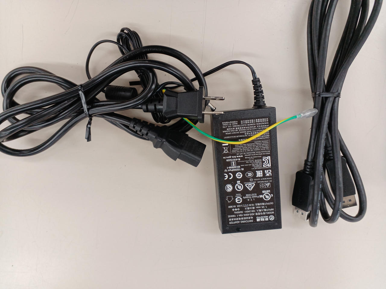 電源 HDMI DP ケーブル 付属