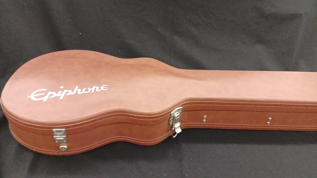 ハードケースが付属します