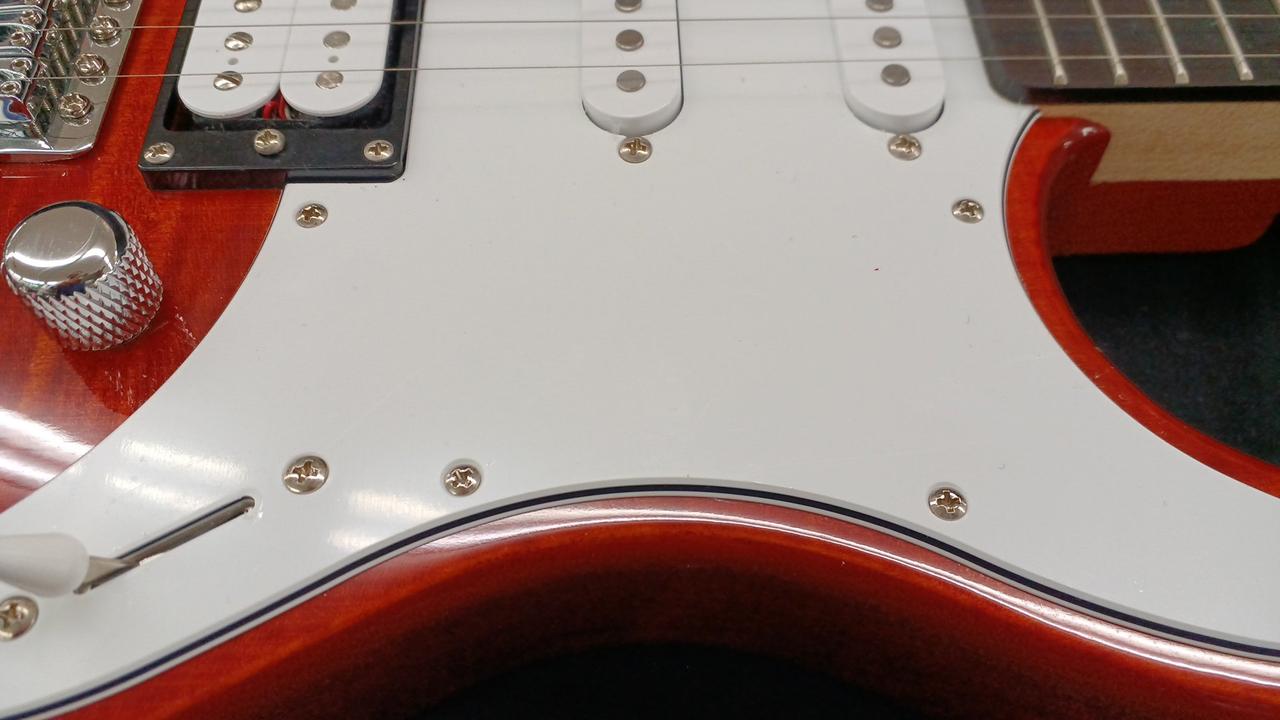 ピッキングキズあり