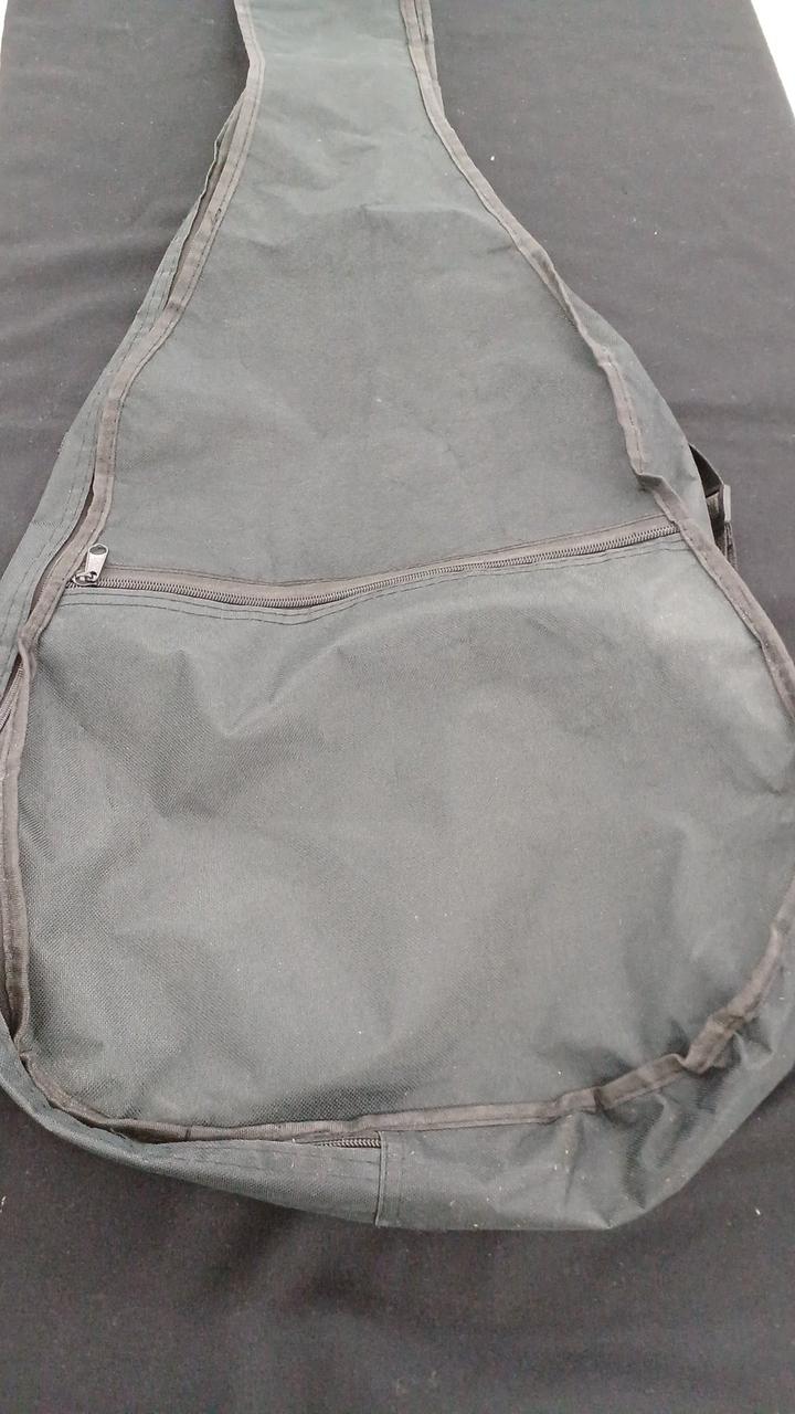 社外品のソフトケースが付属します