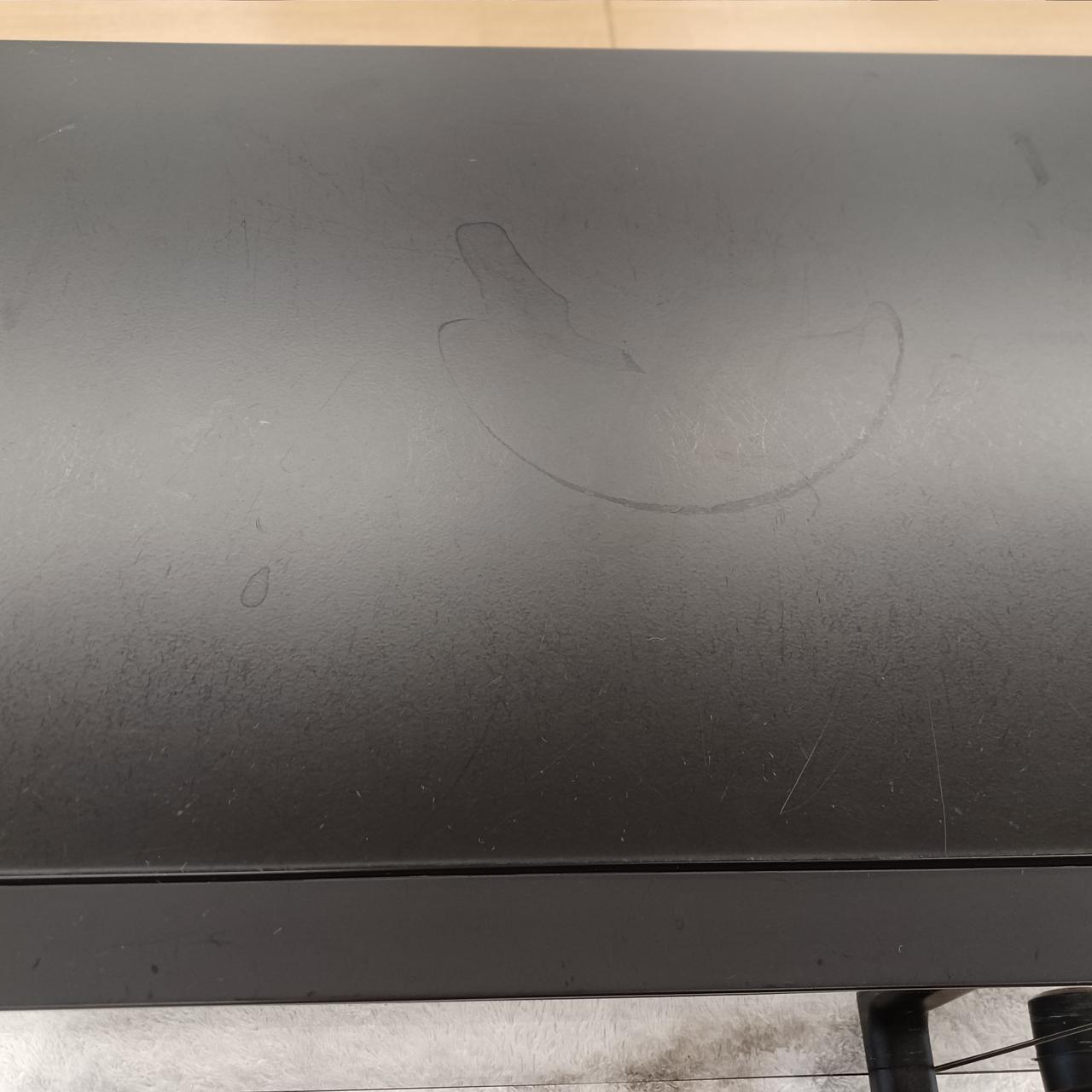 写真では分かりにくいですが、シミあり