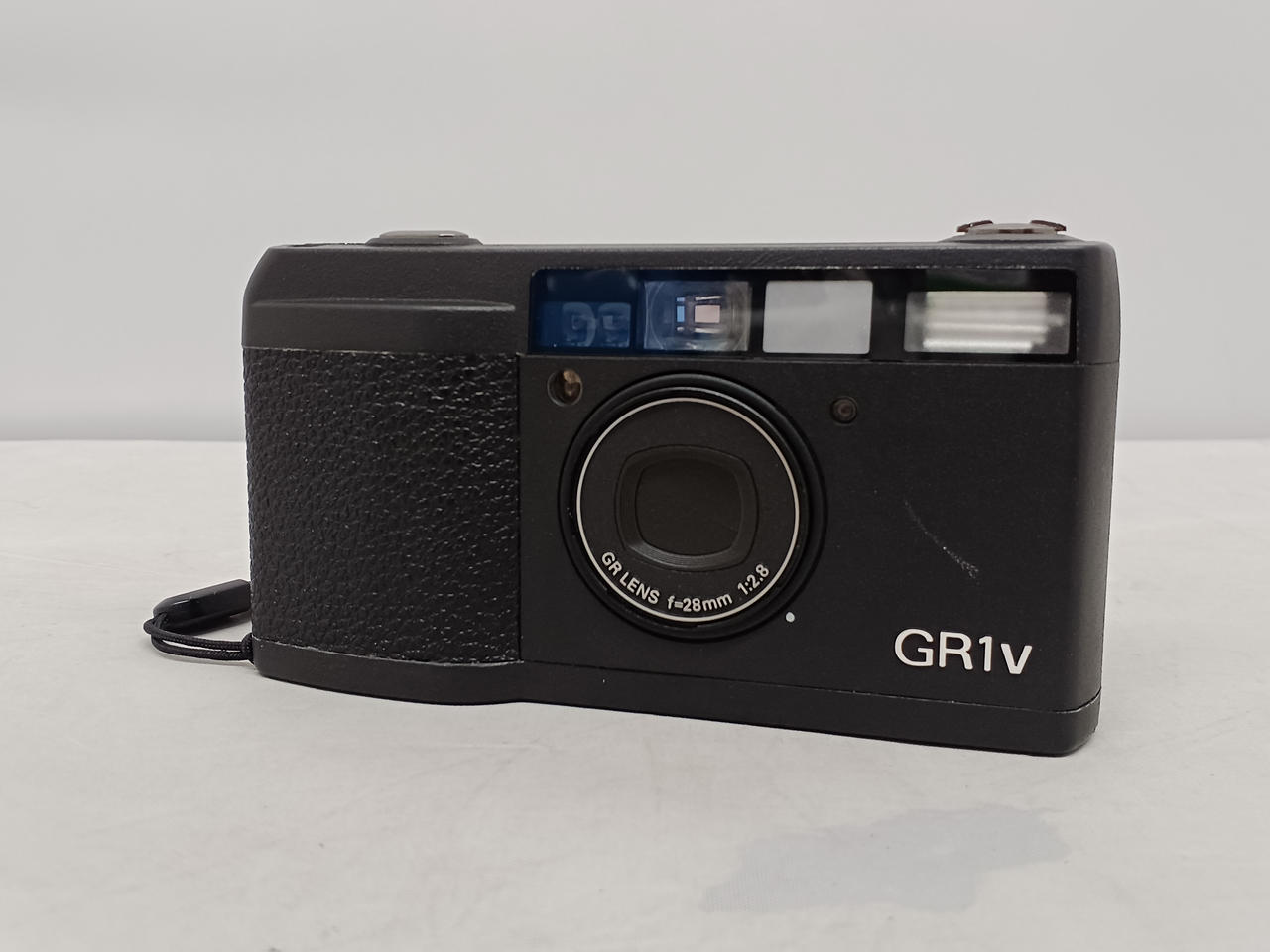 RICOH GR10 コンパクトフィルムカメラ　ブラック　レザーケース付 Yahoo!オークション -「ricoh gr10」の落札相場・落札価格