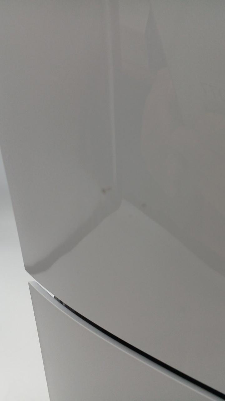 本体にヨゴレ、キズあります。