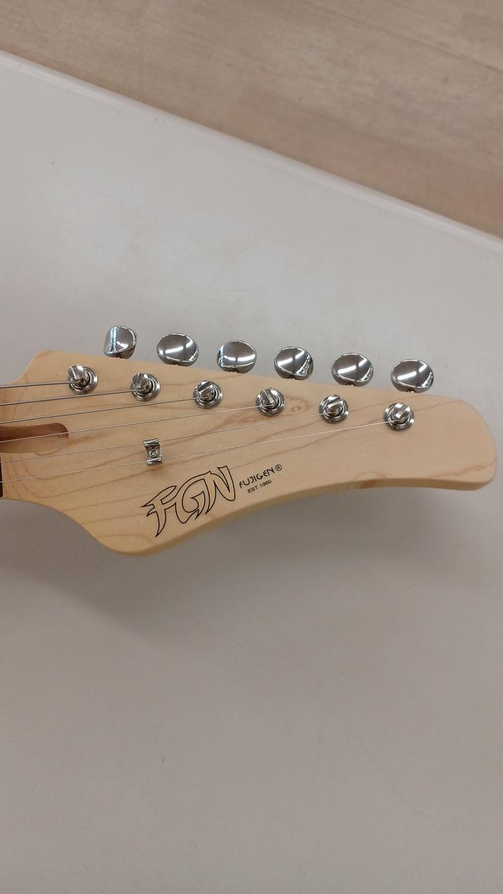 ロッド余裕あり。ネックはほぼストレート。