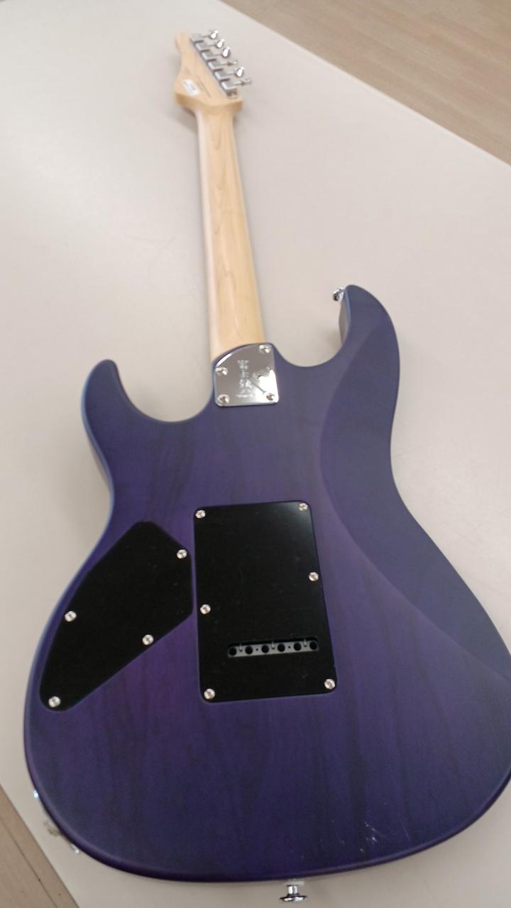 カバーに若干キズあり