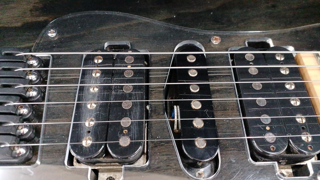 ピックアップキズあり