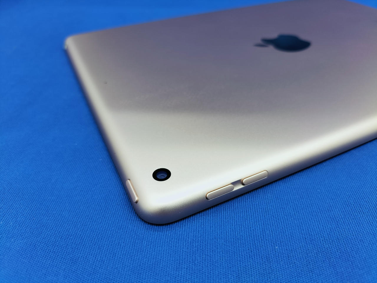Apple iPad ゴールド　第8世代　傷なし 71zRNbor-5L._AC_SY200_QL15_.jpg