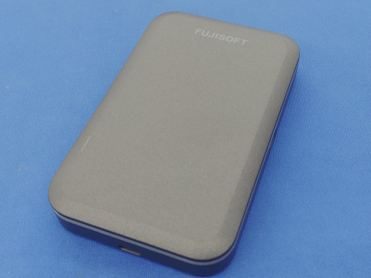 背面左側少々キズあり