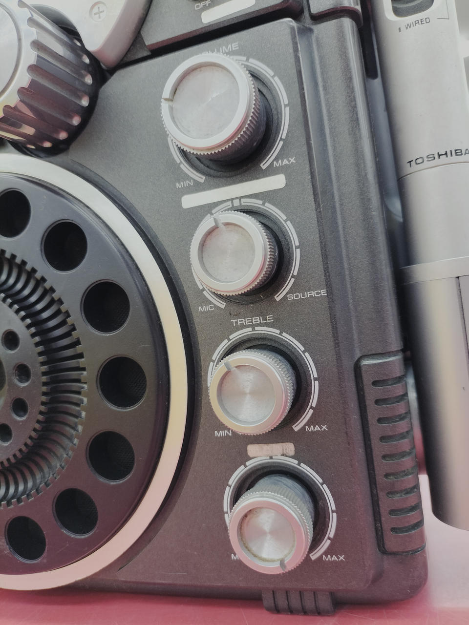 文字のシールが剥がれている箇所あり