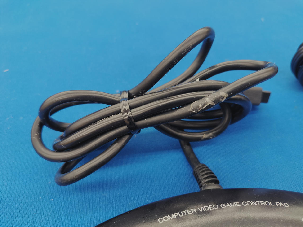 発泡付着跡などダメージあり