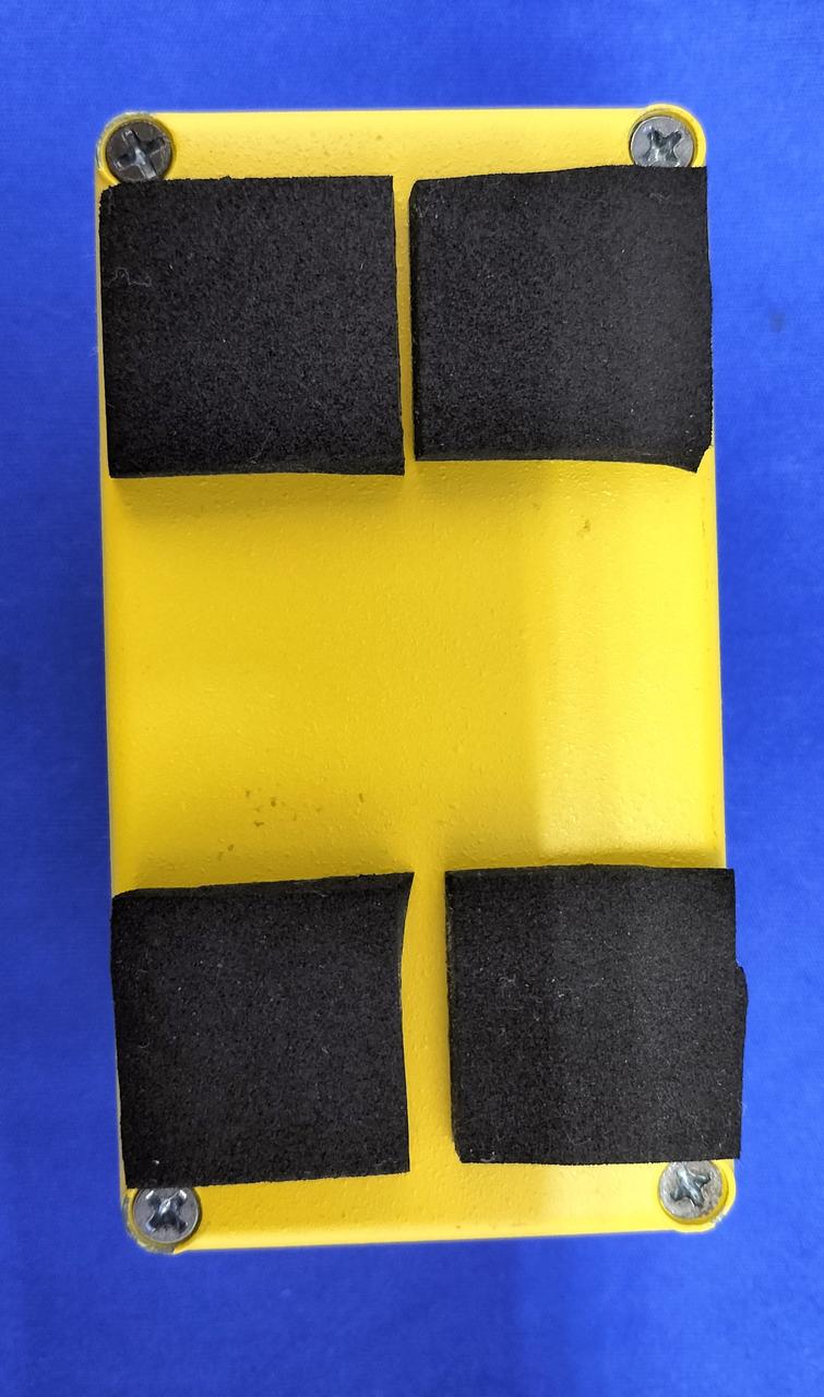 ストッパーシートが貼られています。