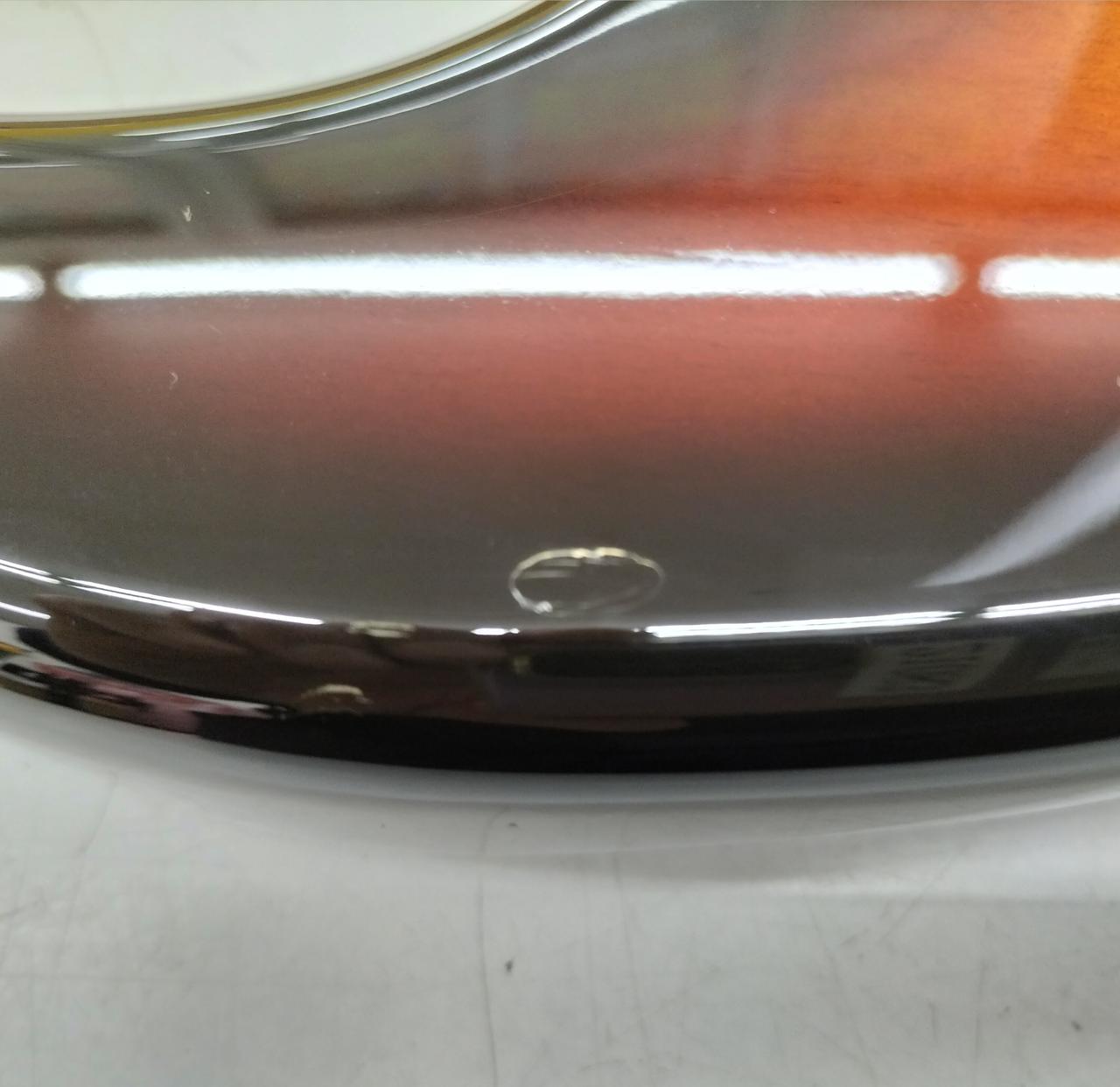 ボディ上部に5mm程度の打痕あります。