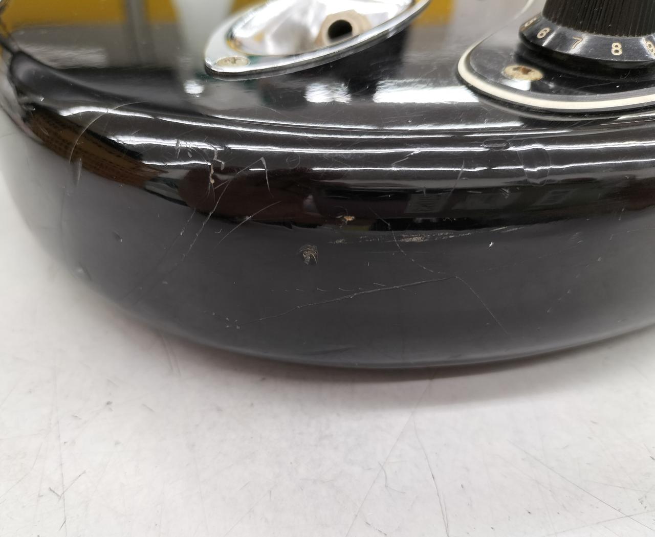 すり傷、打痕、多数あります。