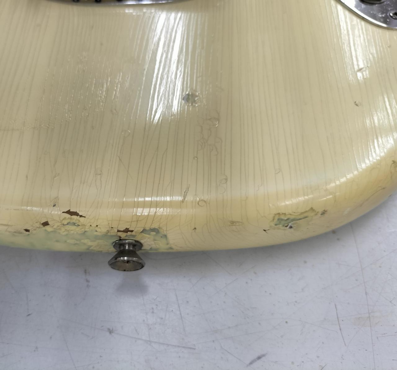 ボディ下部に打痕、
多数あります。