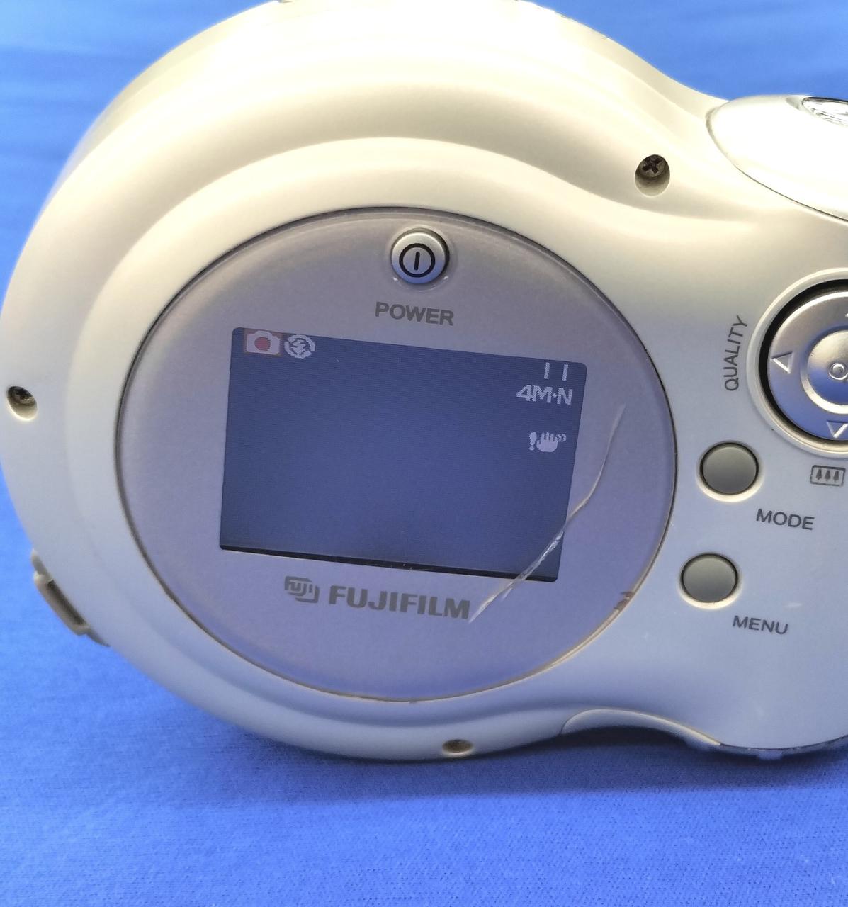 レンズを通した映像は真っ暗で映らず