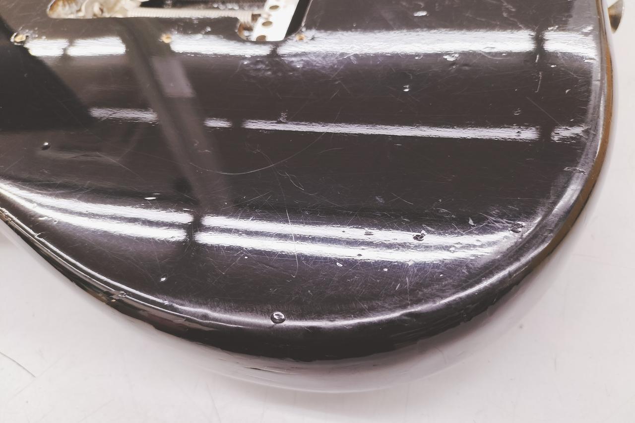 細かいキズ、打痕があります。