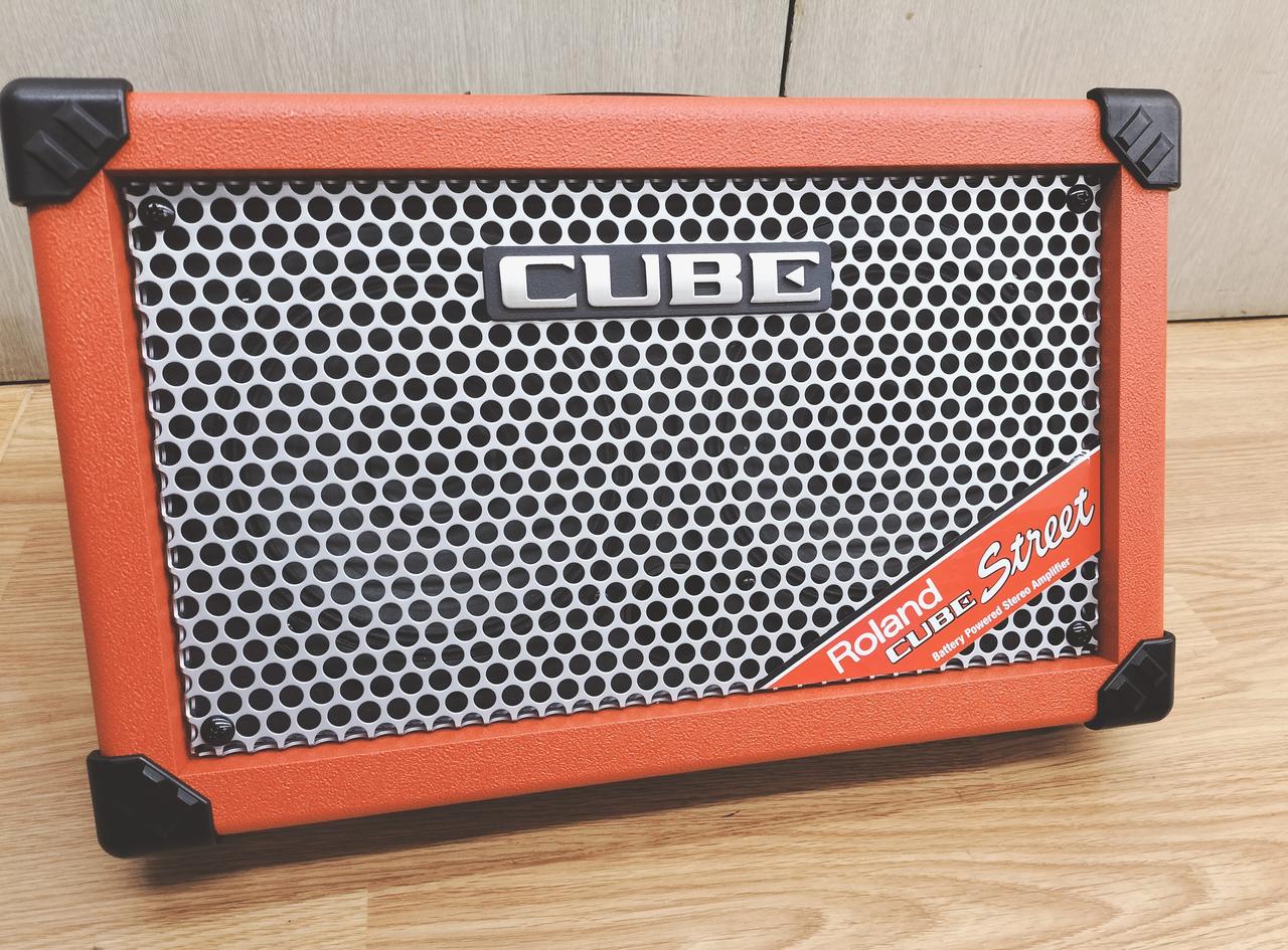 Roland CUBE ギターアンプ 15W 赤 Roland CUBE Street Red Battery-Powered Stereo Amplifier [CUBE-ST