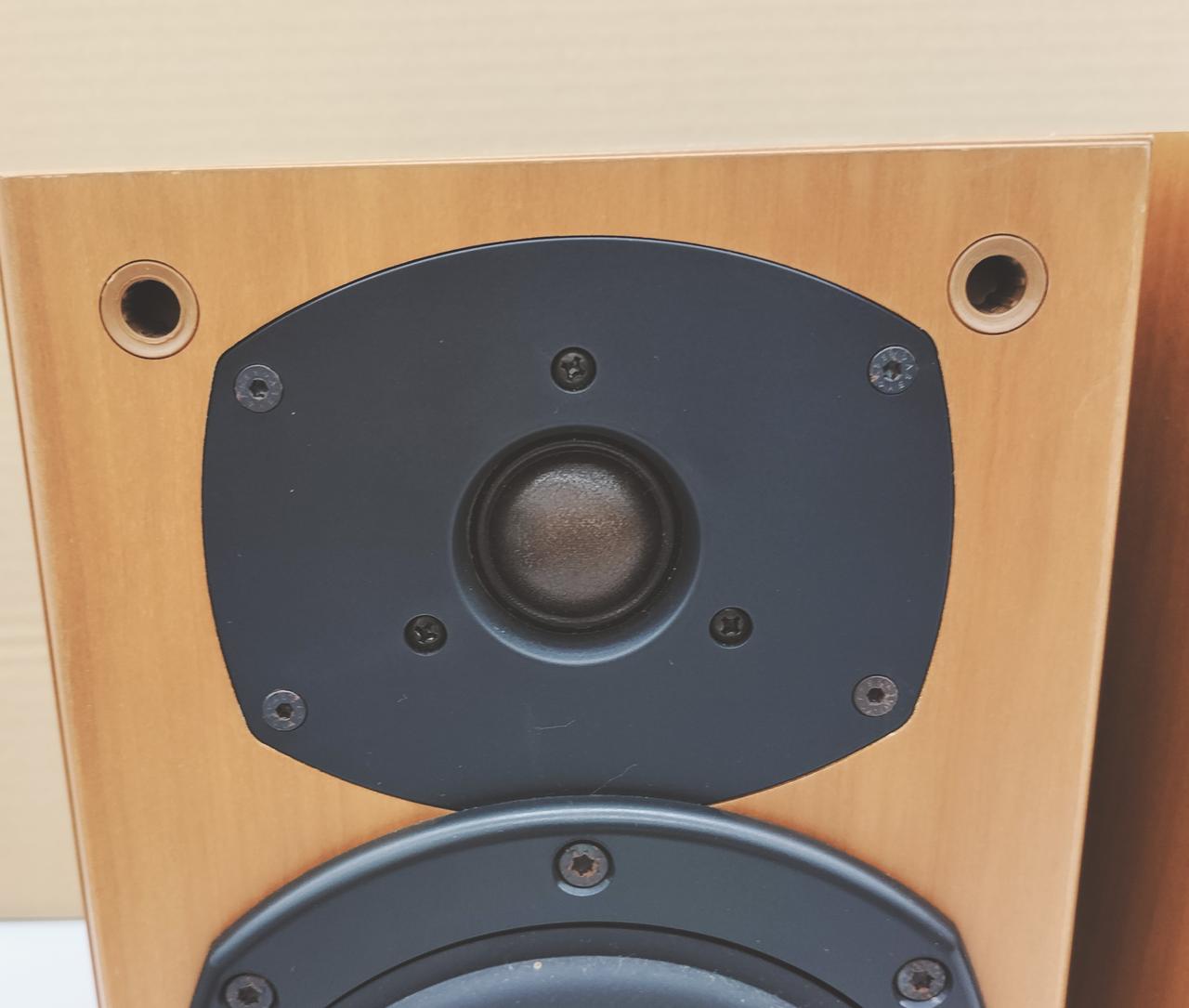 スピーカー・ウーファー TANNOY Revolution R1 Pair Tannoy Revolution R1 Bookshelf Speakers Set With Manual