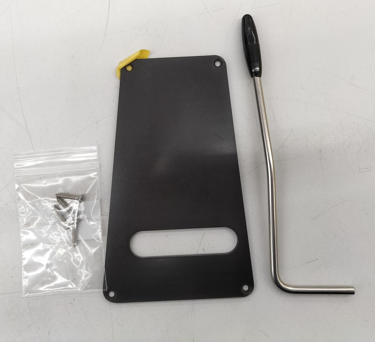 裏蓋の左上が欠損しています。